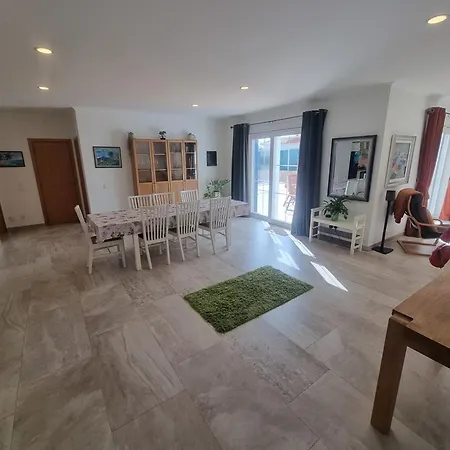 Дом отдыха Casa Bailey Каштру-Марин