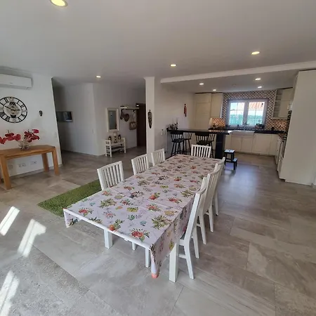 Дом отдыха Casa Bailey Каштру-Марин
